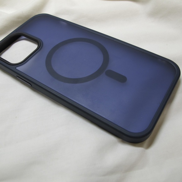 iPhone 12 Magnetic Case Compatible with MagSafe - Picture 4 of 9